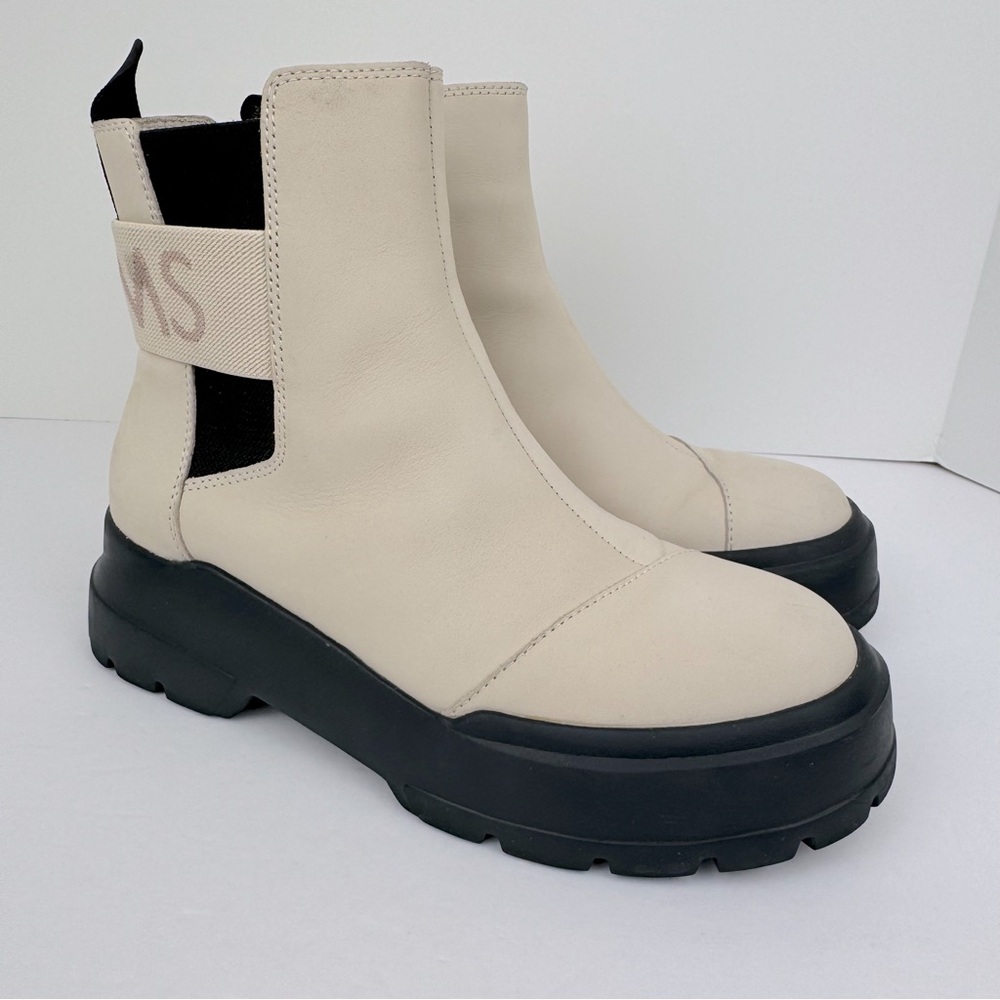 TOMS Alpargata Combat Boot. Chunky black Lugged sole. Pull on. Women’s size 8.